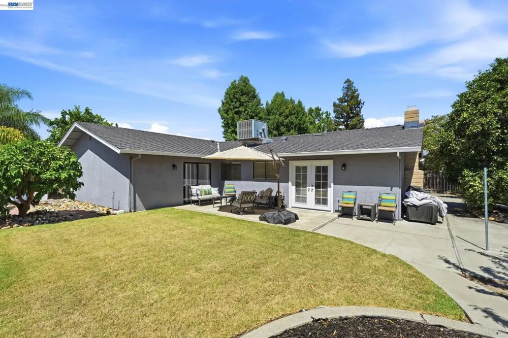 2870 Smoke Tree Cir Stockton, CA 95209