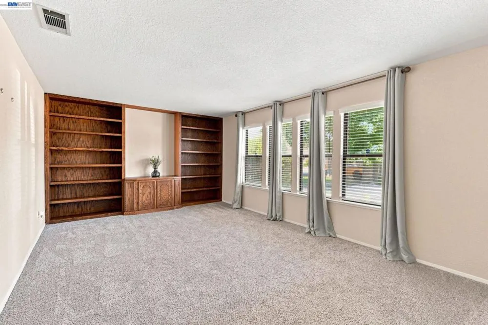 2870 Smoke Tree Cir Stockton, CA 95209