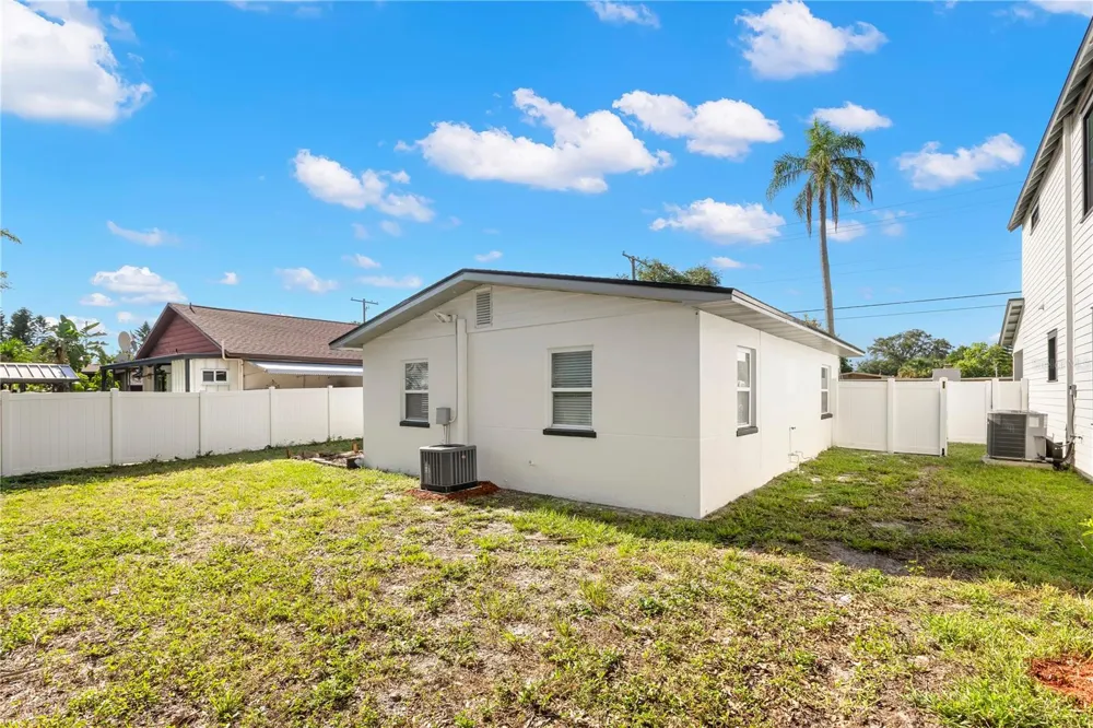 3921 W GRAY STREET Tampa, FL 33609