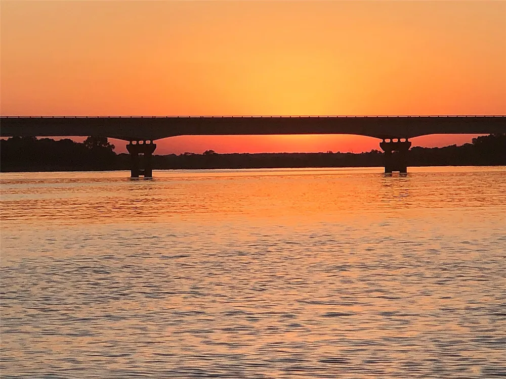 47 Reflection Bay Boulevard Gordonville, TX 76245