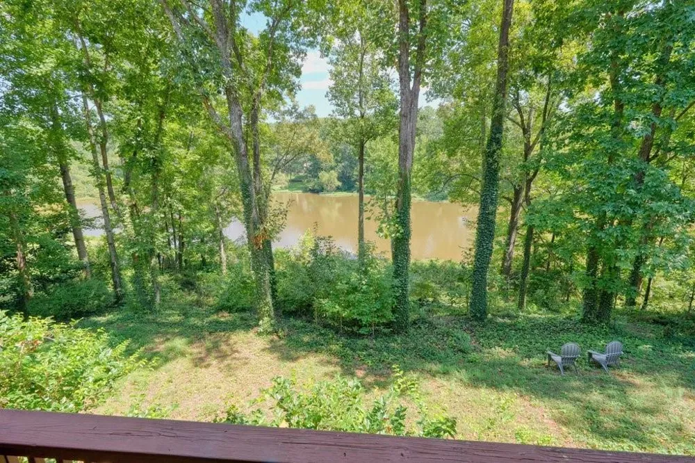 21 Rocky Circle NE White, GA 30184