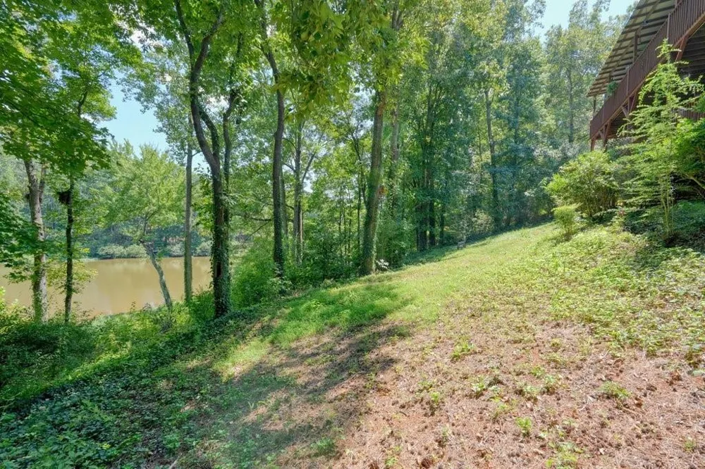 21 Rocky Circle NE White, GA 30184
