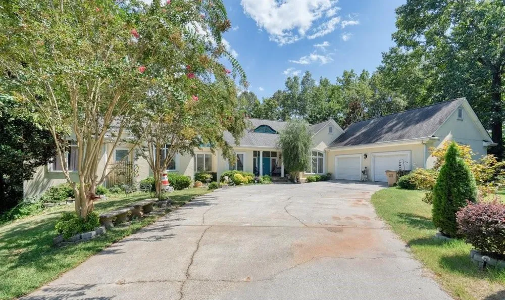 21 Rocky Circle NE White, GA 30184