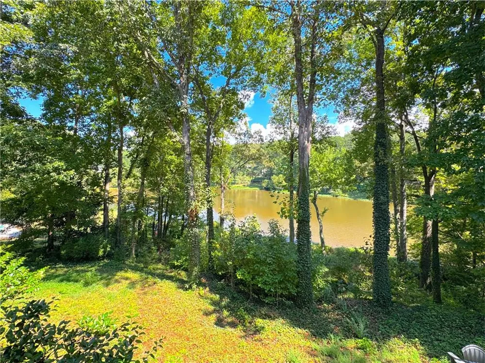 21 Rocky Circle NE White, GA 30184