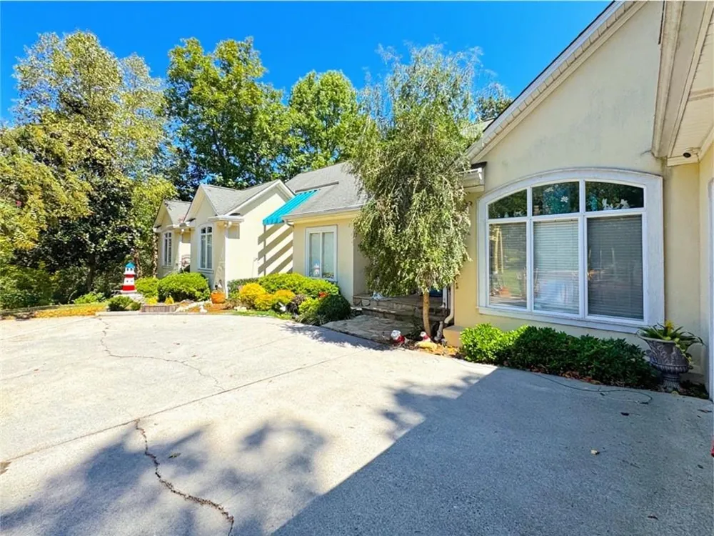 21 Rocky Circle NE White, GA 30184