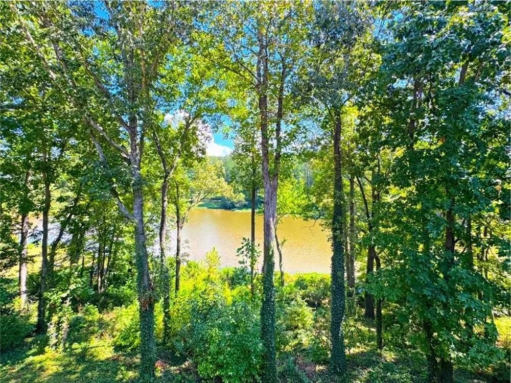 21 Rocky Circle NE White, GA 30184
