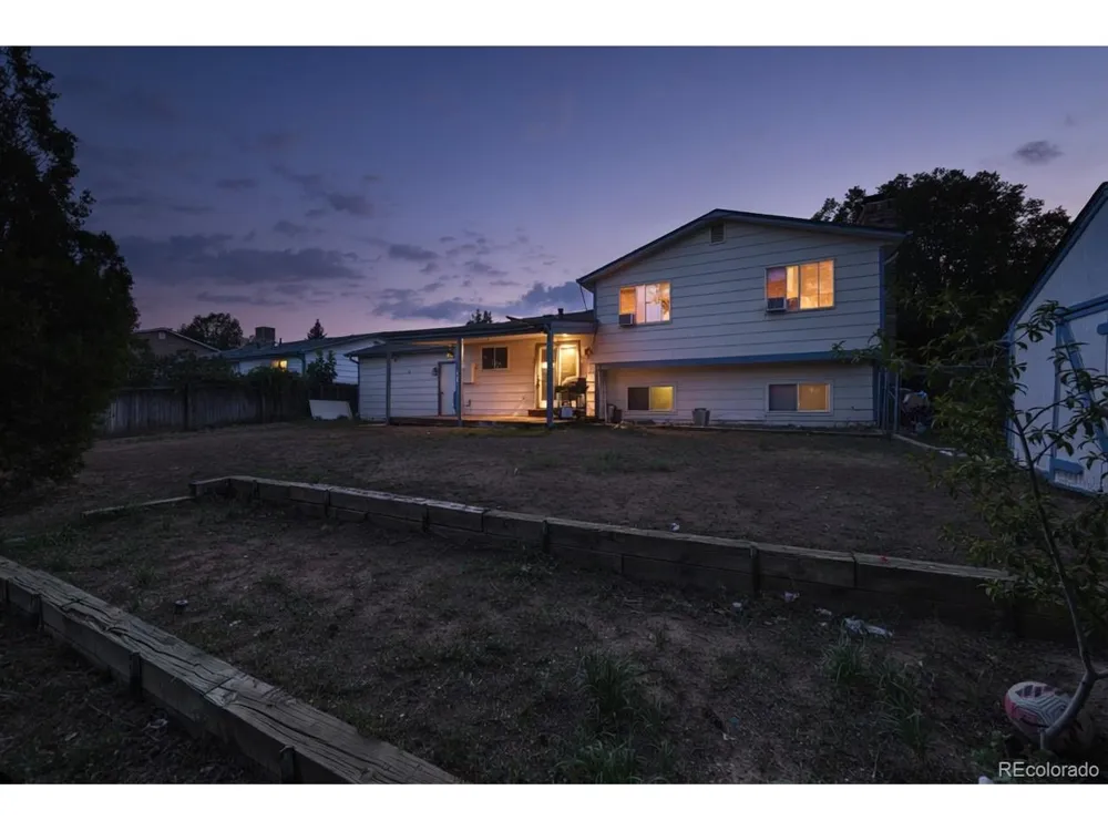 1110 S Salida Way Aurora, CO 80017