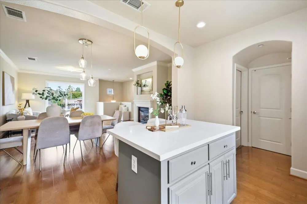 1710 Hillebrant Place Santa Clara, CA 95050