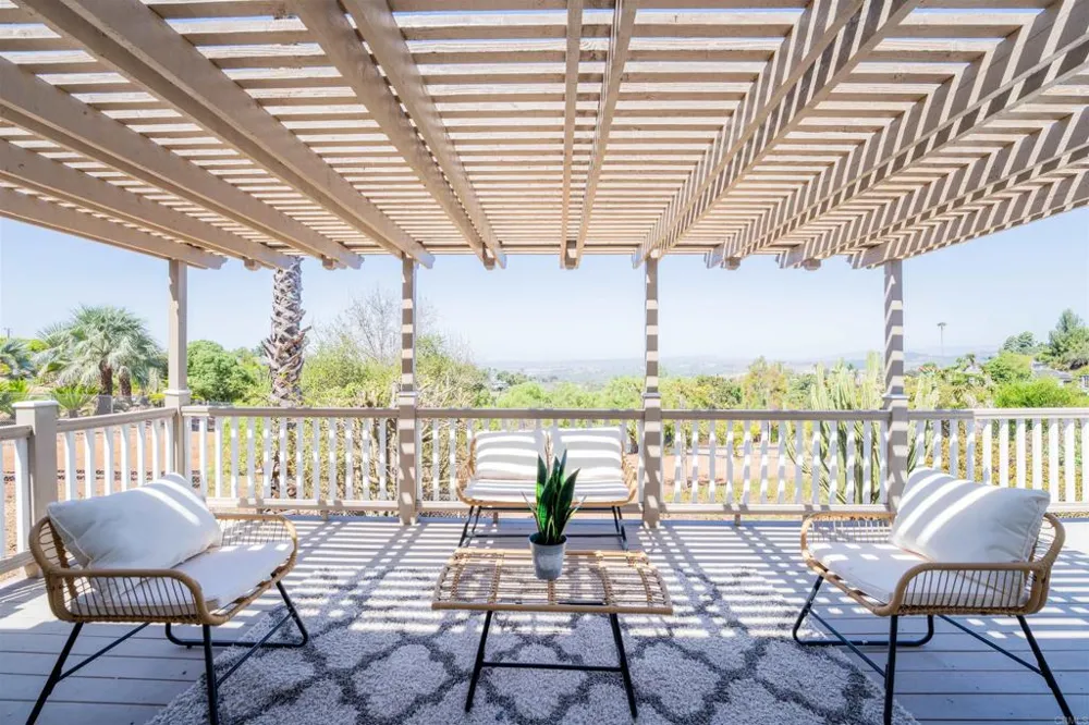 1205 Via Del Cerro Vista, CA 92084
