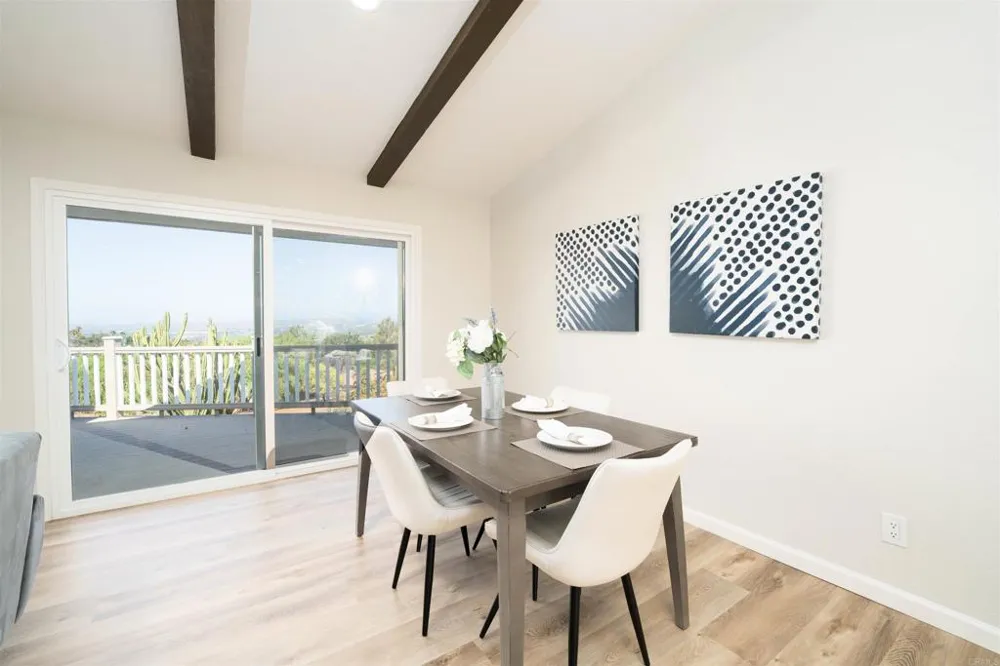 1205 Via Del Cerro Vista, CA 92084