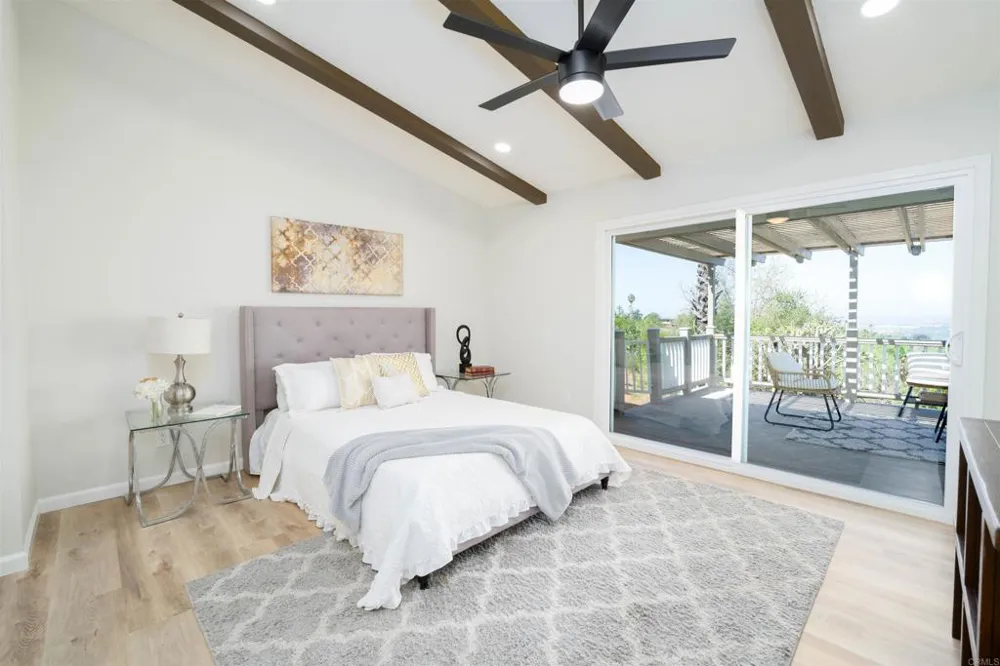 1205 Via Del Cerro Vista, CA 92084
