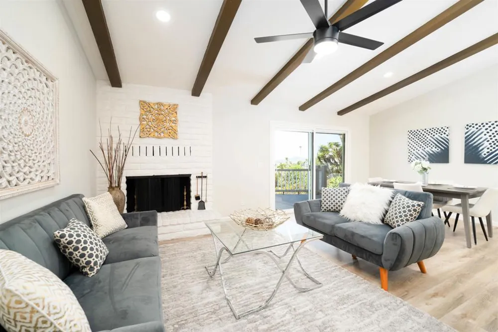 1205 Via Del Cerro Vista, CA 92084
