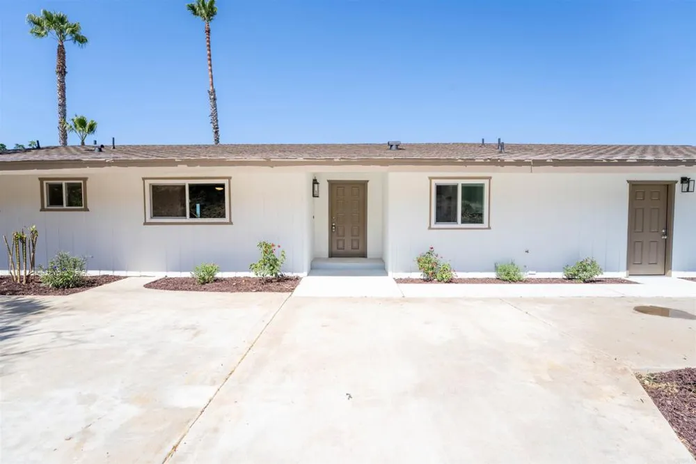 1205 Via Del Cerro Vista, CA 92084