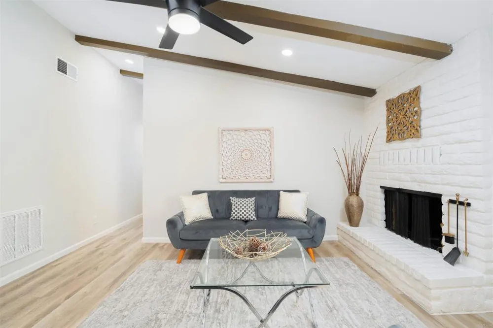 1205 Via Del Cerro Vista, CA 92084