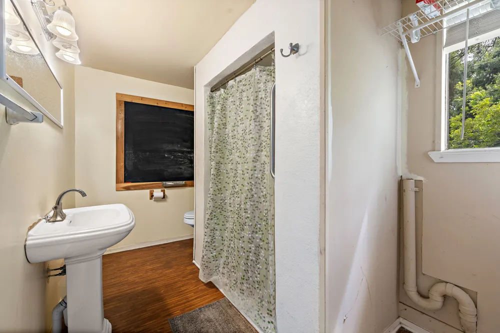 103 E Willis Street Leander, TX 78641
