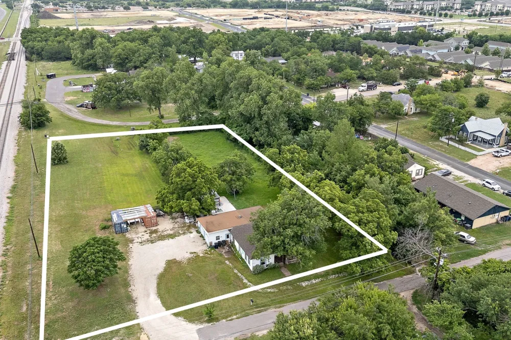 103 E Willis Street Leander, TX 78641