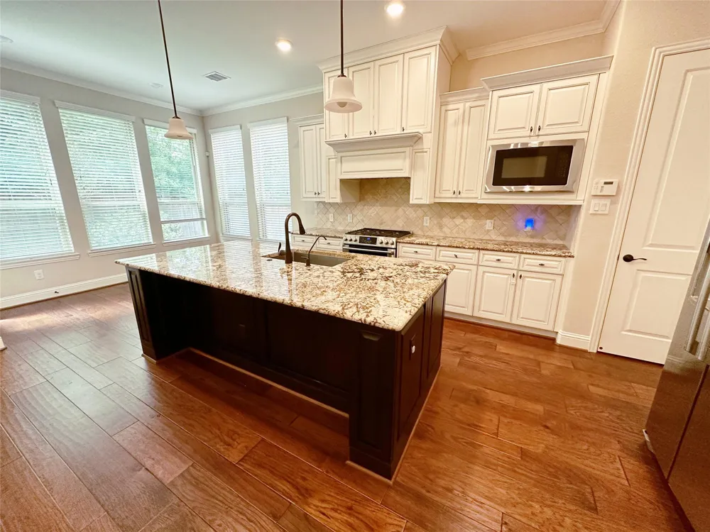 11 Silver Rock Drive Tomball, TX 77375
