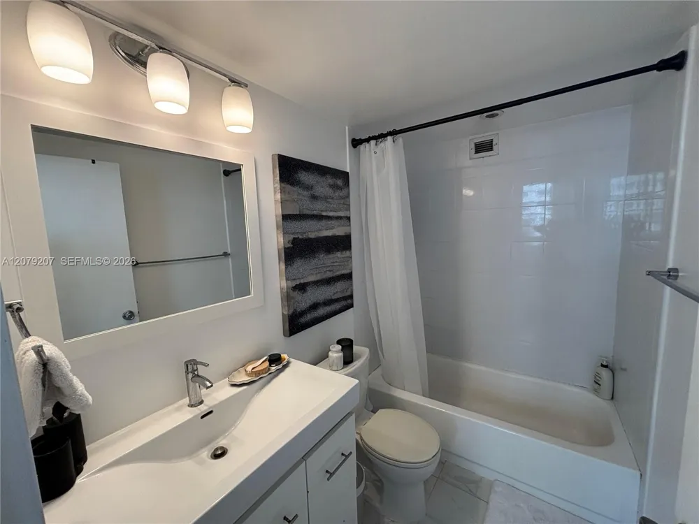 999 Brickell Bay Dr #1105 Miami, FL 33131