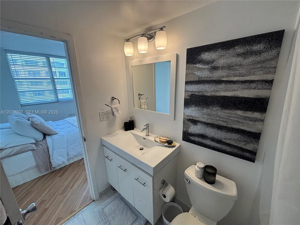 999 Brickell Bay Dr #1105 Miami, FL 33131