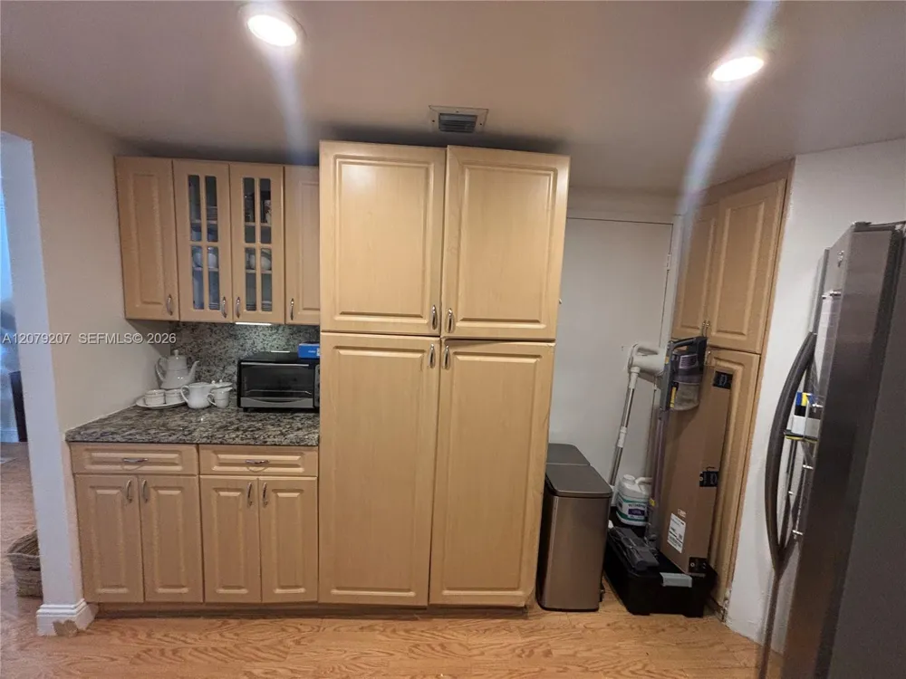 999 Brickell Bay Dr #1105 Miami, FL 33131