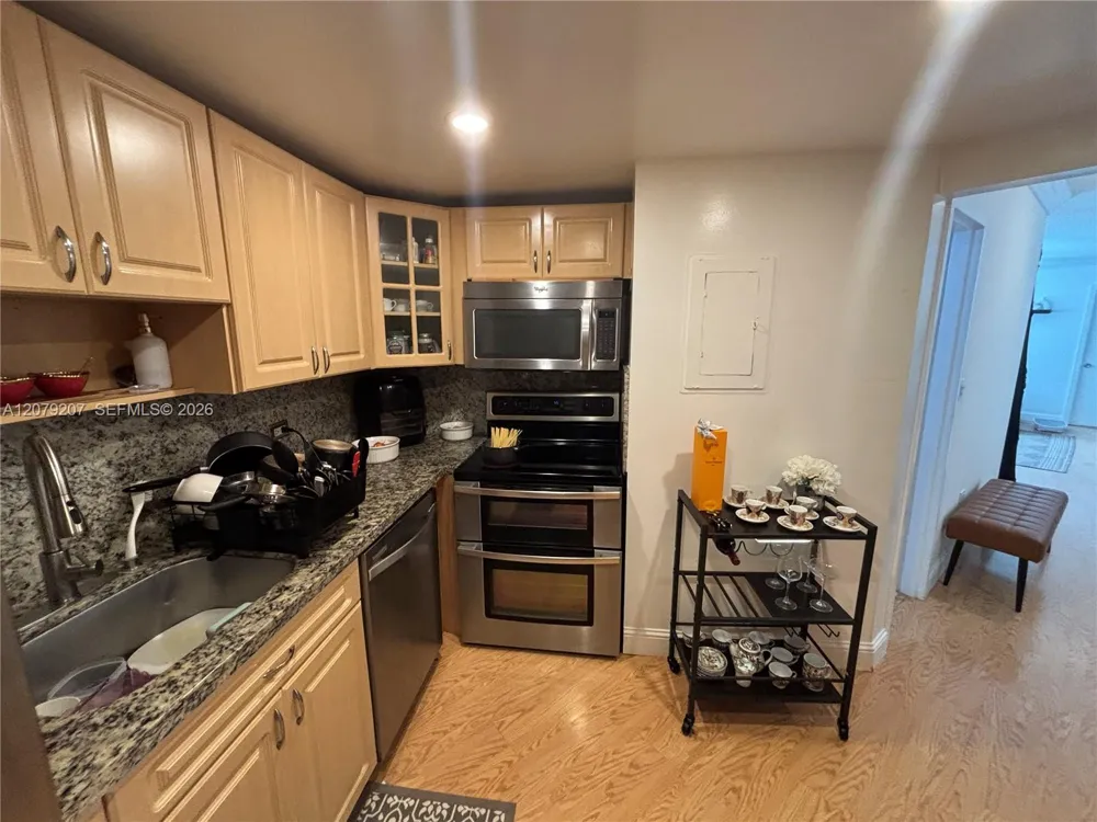 999 Brickell Bay Dr #1105 Miami, FL 33131