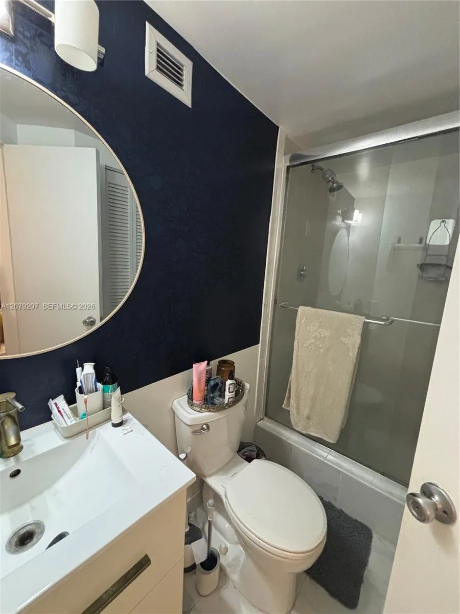 999 Brickell Bay Dr #1105 Miami, FL 33131