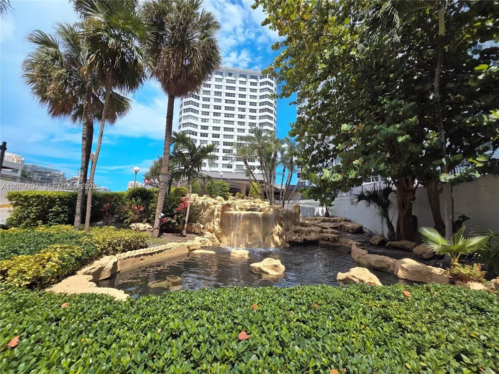 999 Brickell Bay Dr #1105 Miami, FL 33131