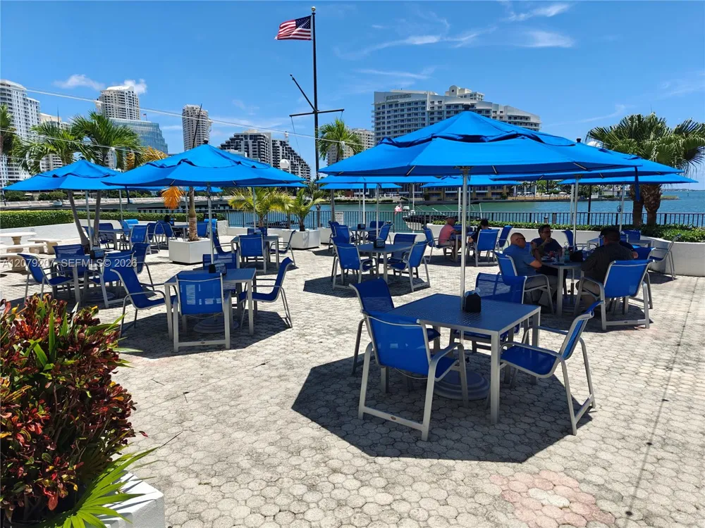 999 Brickell Bay Dr #1105 Miami, FL 33131