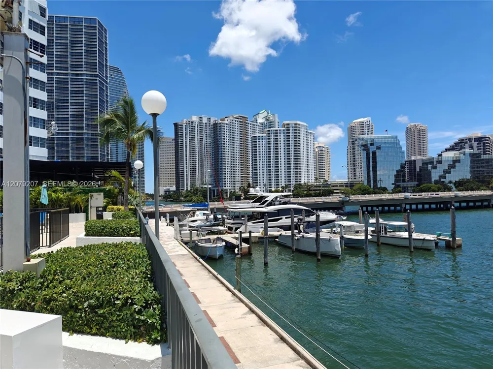 999 Brickell Bay Dr #1105 Miami, FL 33131