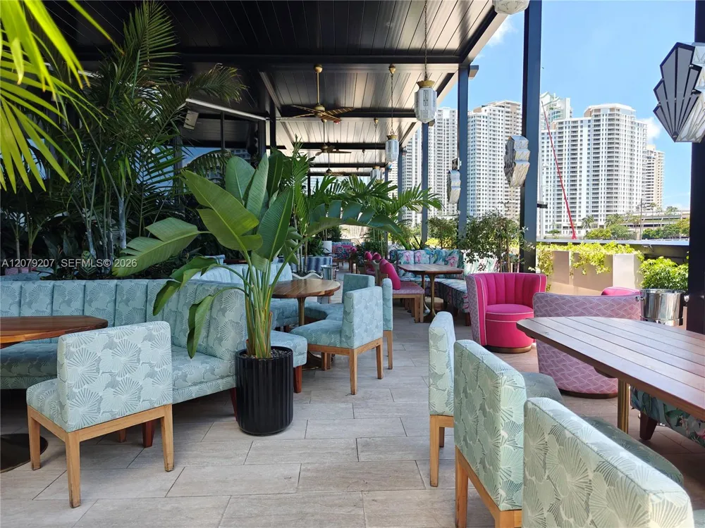 999 Brickell Bay Dr #1105 Miami, FL 33131