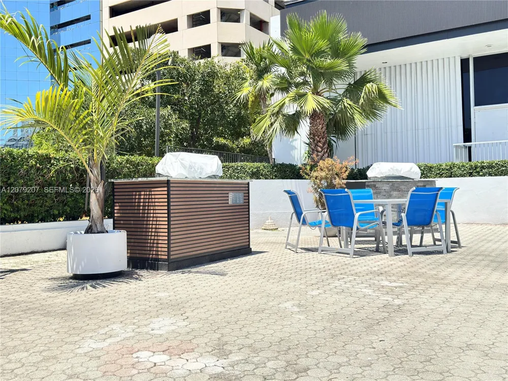 999 Brickell Bay Dr #1105 Miami, FL 33131