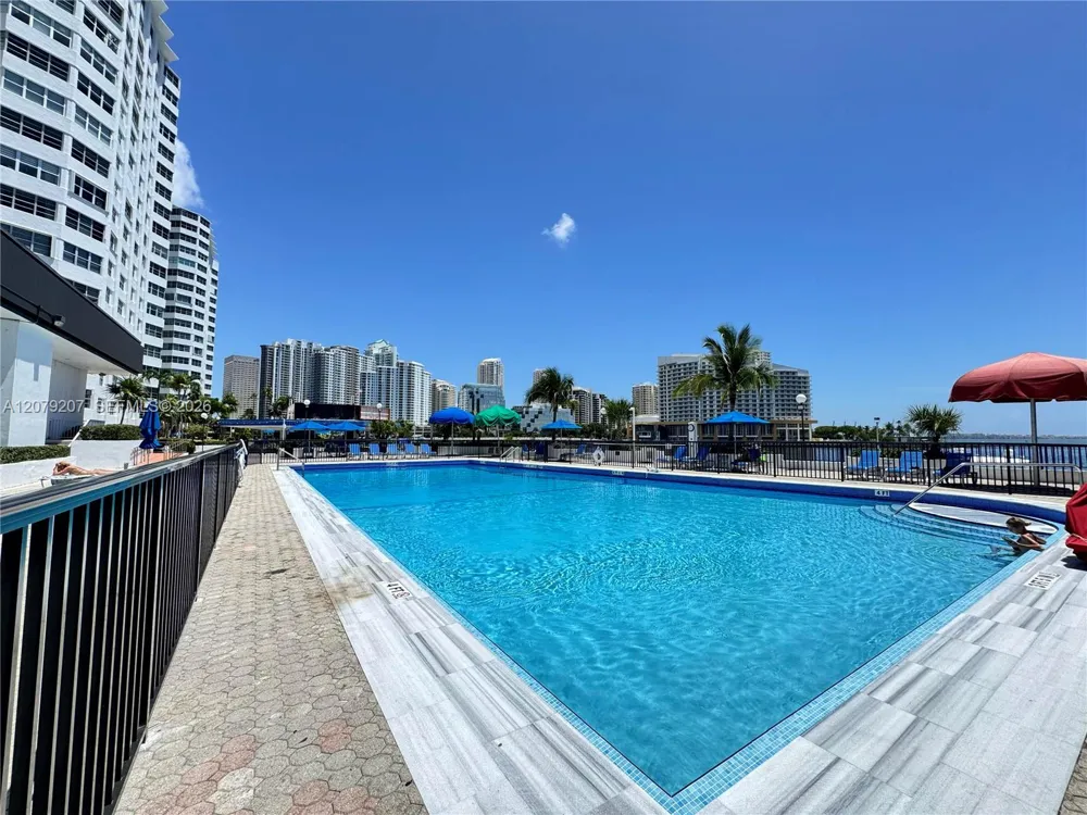 999 Brickell Bay Dr #1105 Miami, FL 33131