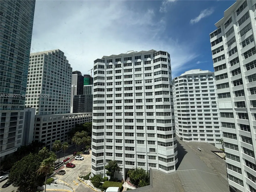 999 Brickell Bay Dr #1105 Miami, FL 33131