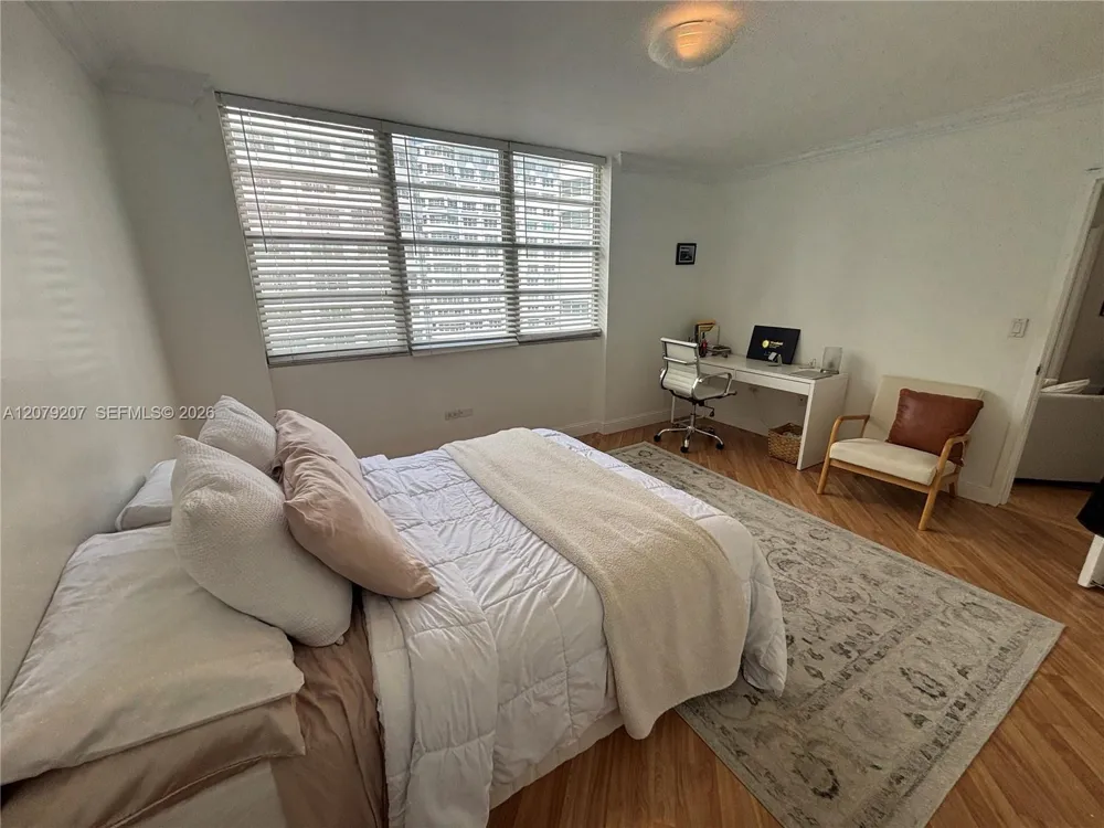 999 Brickell Bay Dr #1105 Miami, FL 33131