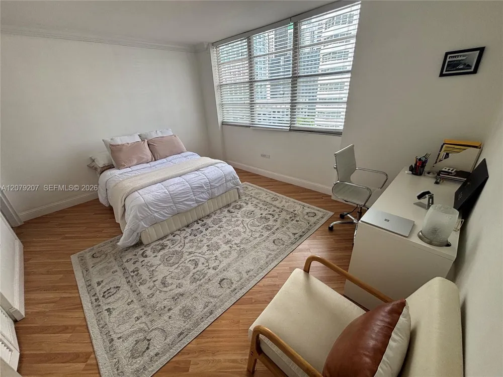 999 Brickell Bay Dr #1105 Miami, FL 33131