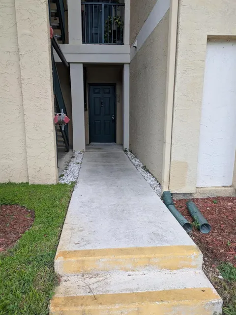 733 Riverside Drive #1214