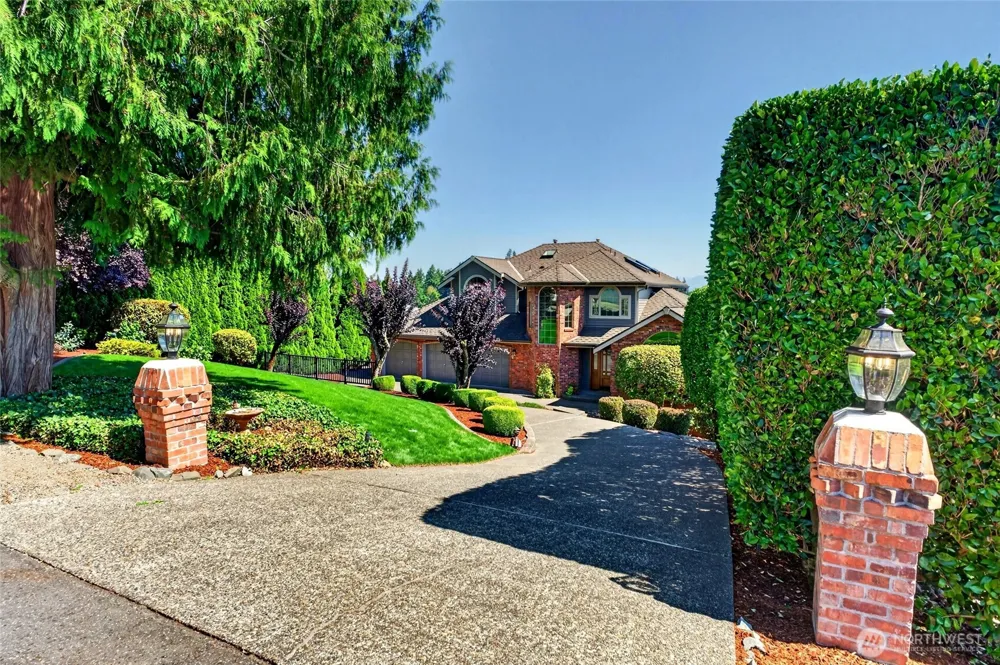 2821 211th Avenue East Lake Tapps, WA 98391