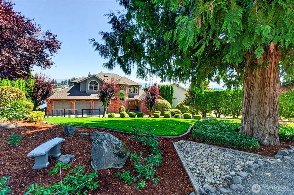2821 211th Avenue East Lake Tapps, WA 98391