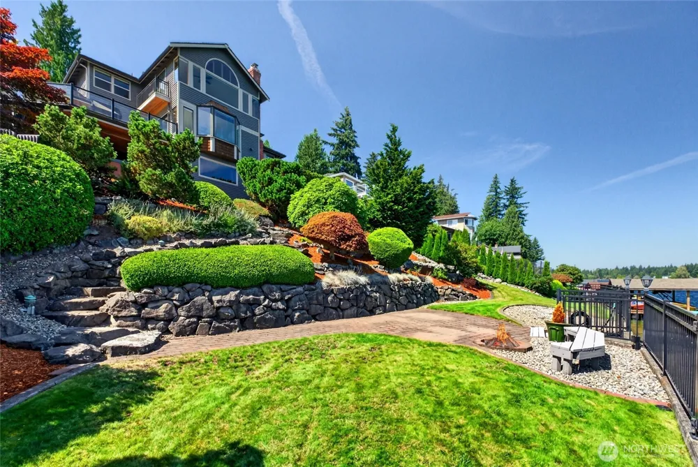 2821 211th Avenue East Lake Tapps, WA 98391