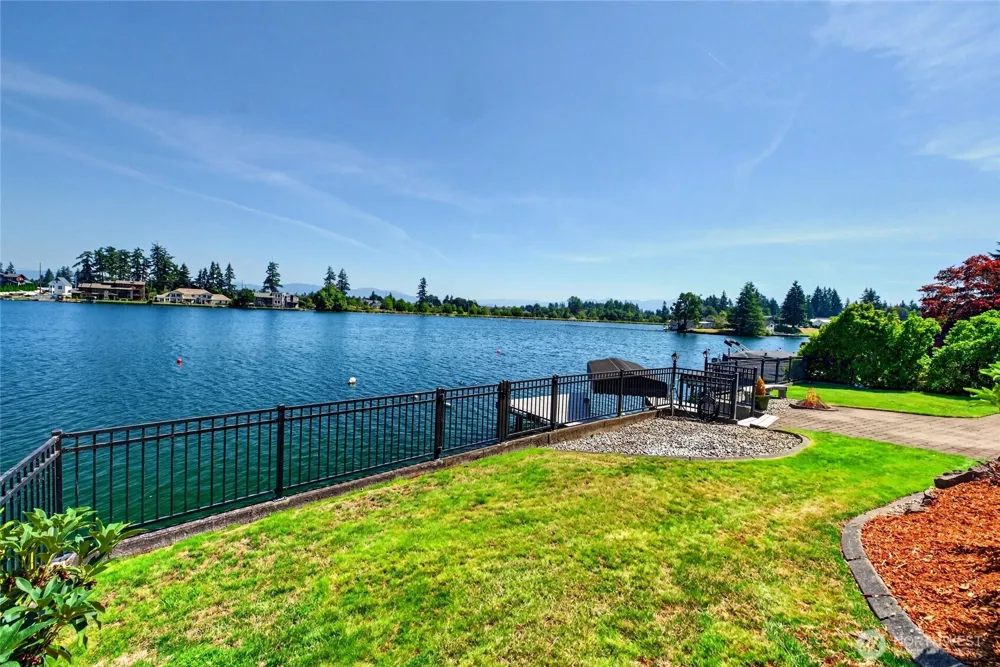 2821 211th Avenue East Lake Tapps, WA 98391
