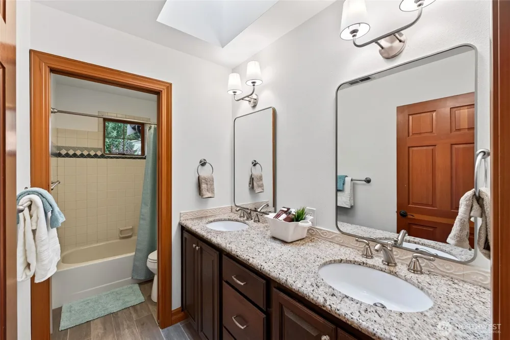 2821 211th Avenue East Lake Tapps, WA 98391