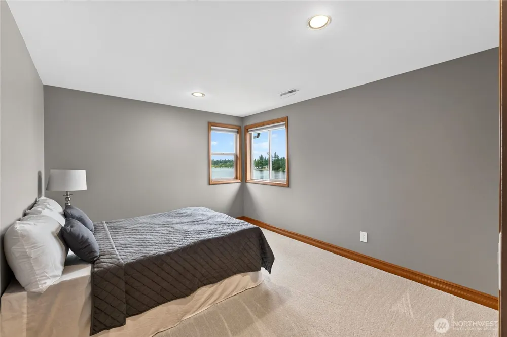 2821 211th Avenue East Lake Tapps, WA 98391
