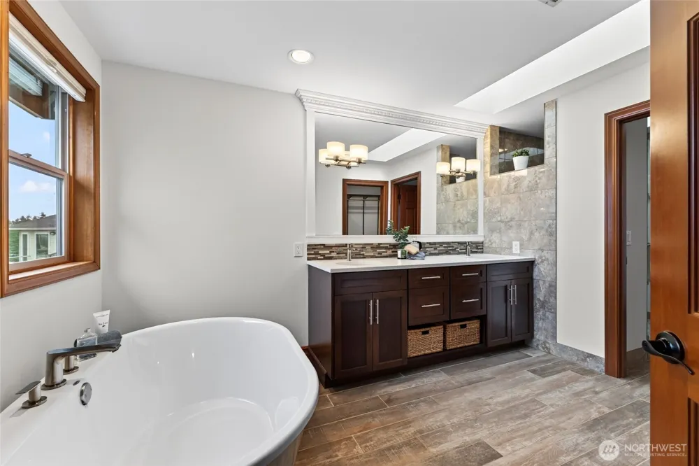 2821 211th Avenue East Lake Tapps, WA 98391