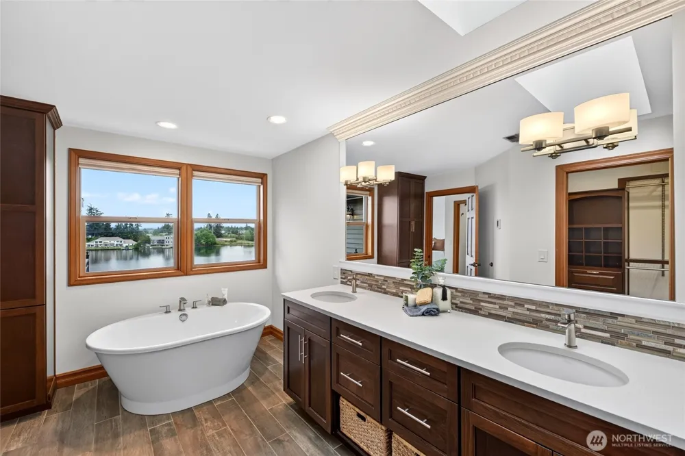 2821 211th Avenue East Lake Tapps, WA 98391