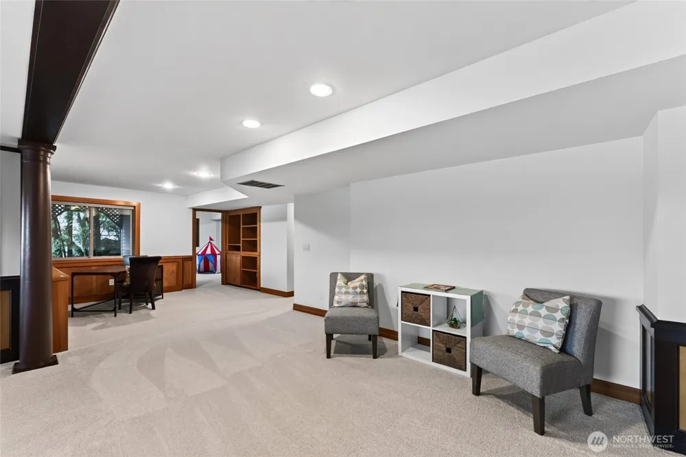 2821 211th Avenue East Lake Tapps, WA 98391