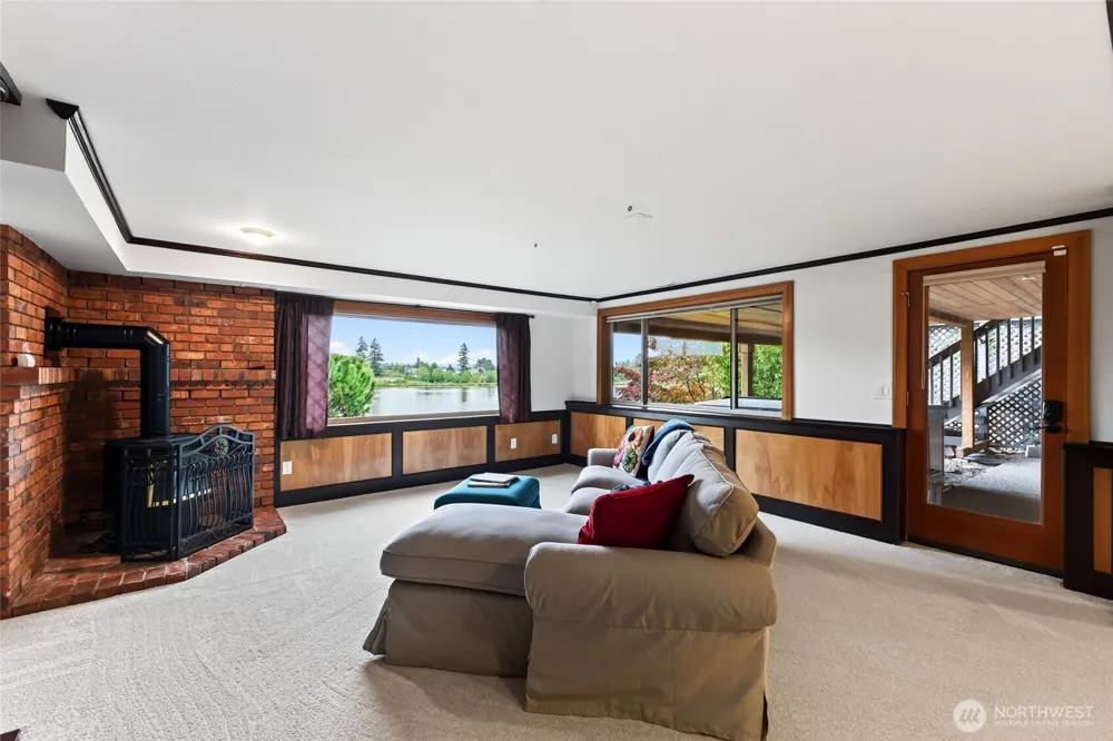 2821 211th Avenue East Lake Tapps, WA 98391