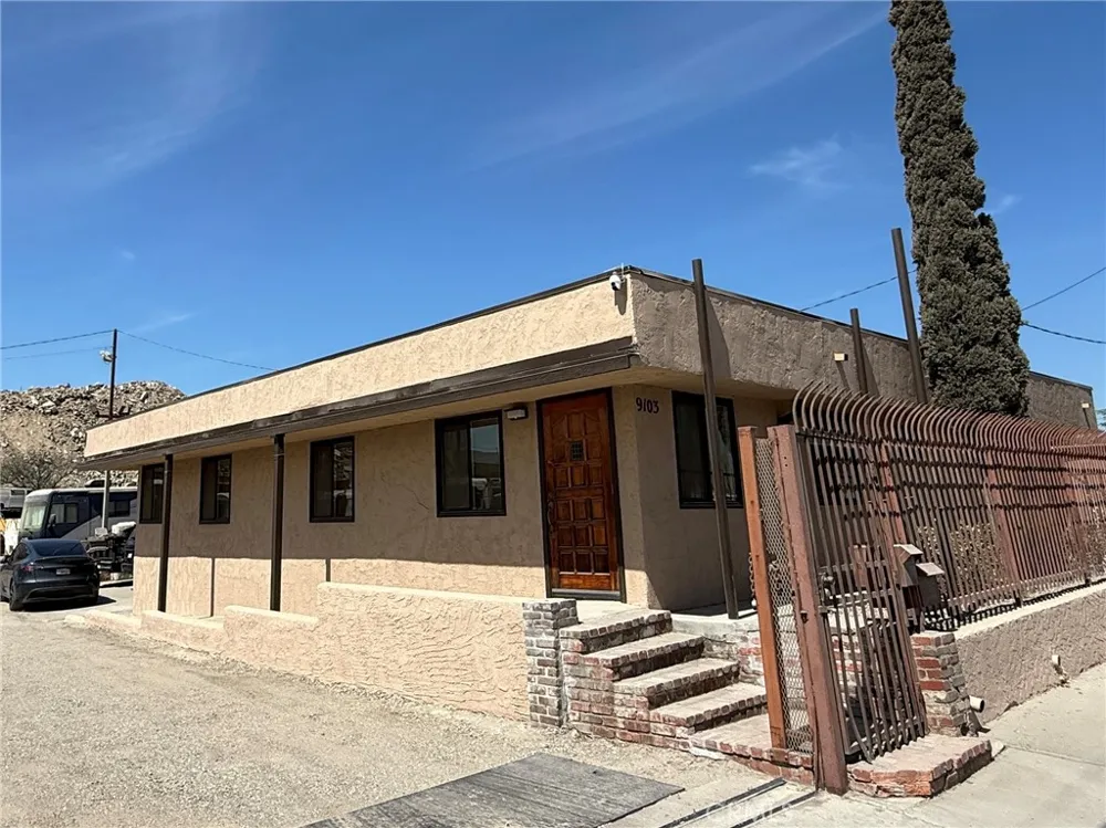 9103 Norris Sun Valley, CA 91352