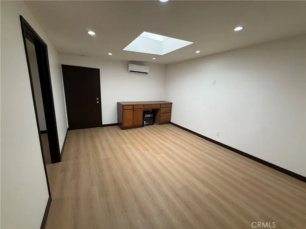 9103 Norris Sun Valley, CA 91352