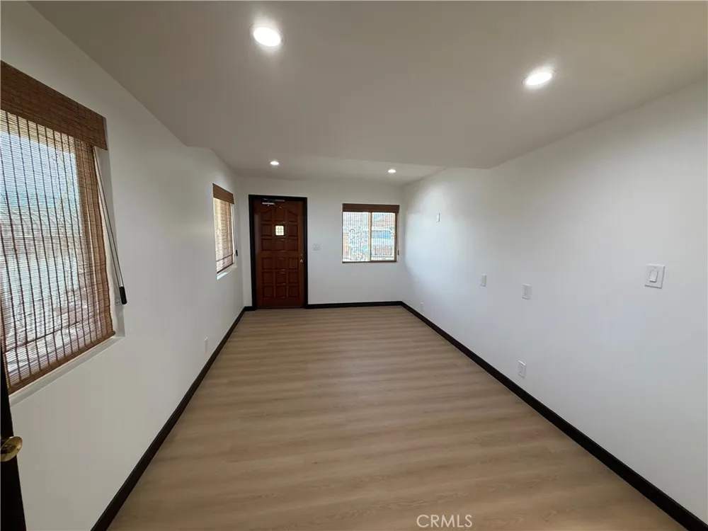 9103 Norris Sun Valley, CA 91352
