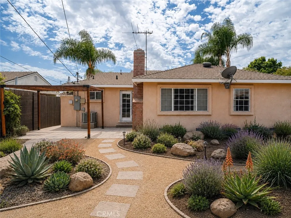 10457 Barnwall Bellflower, CA 90706